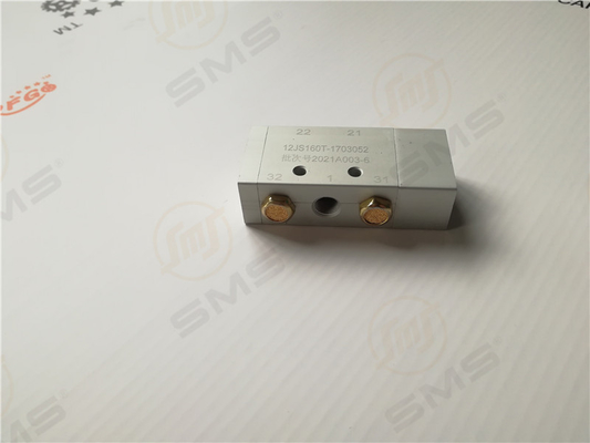12JS160T-1703052 Single H Valve With Connector 12V Sinotruk Howo Truck Parts